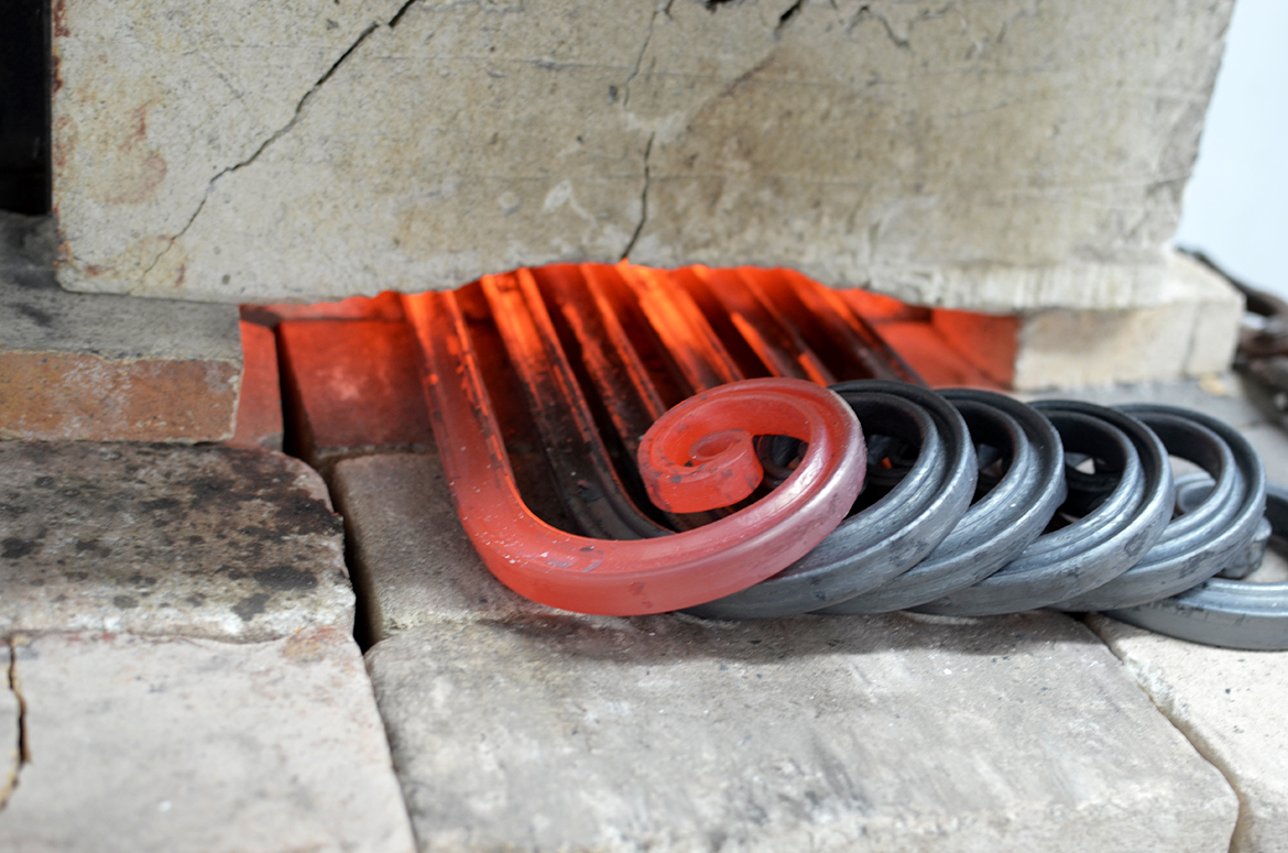 Процес ковки волют на гарячу